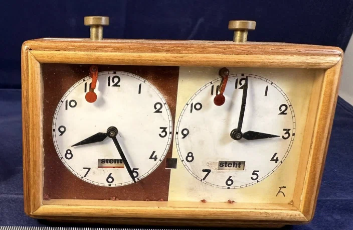 Bschorr — A Rare German Chess Clock with Visible Seconds