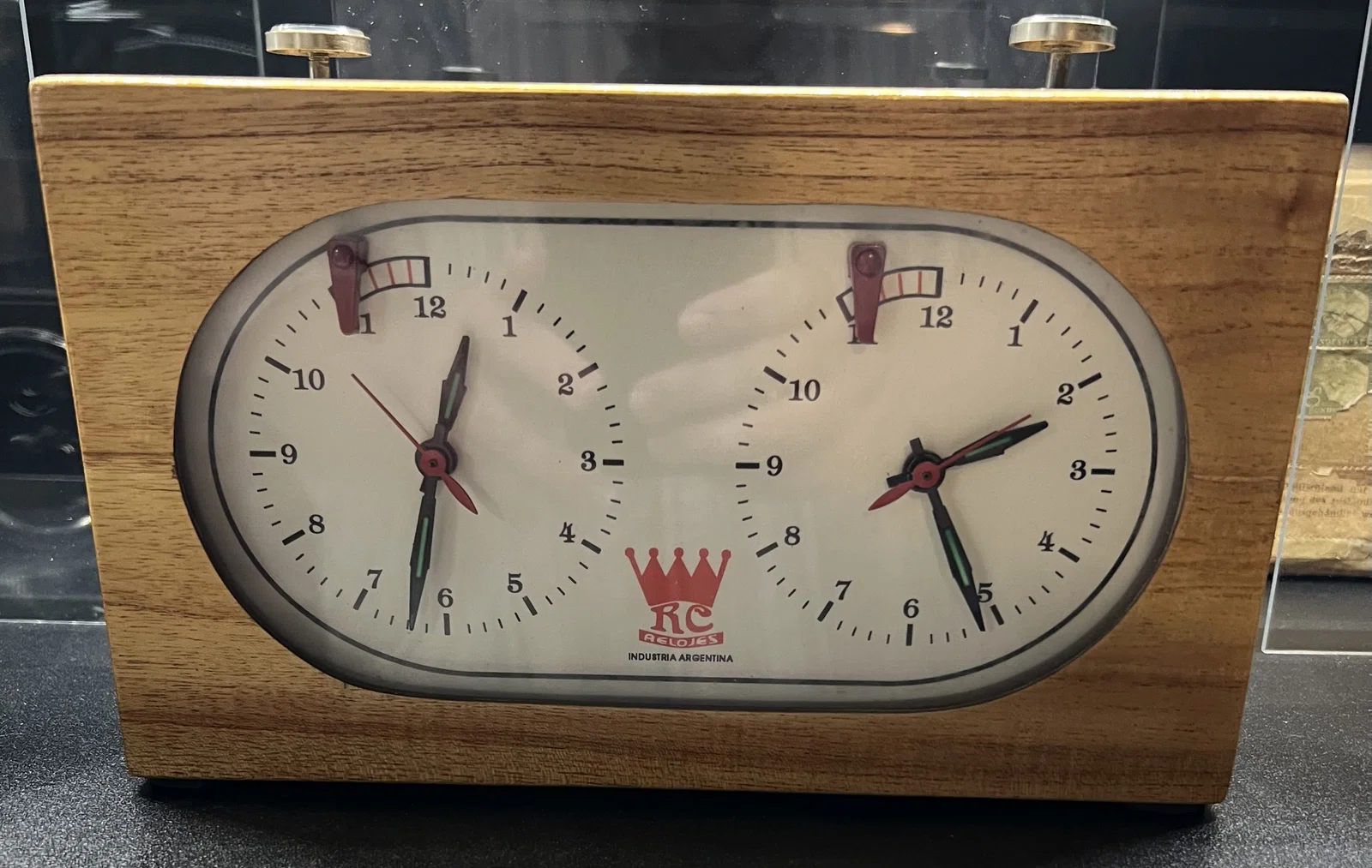 RC Relojes Argentina Mid-to-late 20th century Argentine-made mechanical tournament chess clock produced under the “RC Relojes” branding with standardized dual-dial construction and wooden casing.