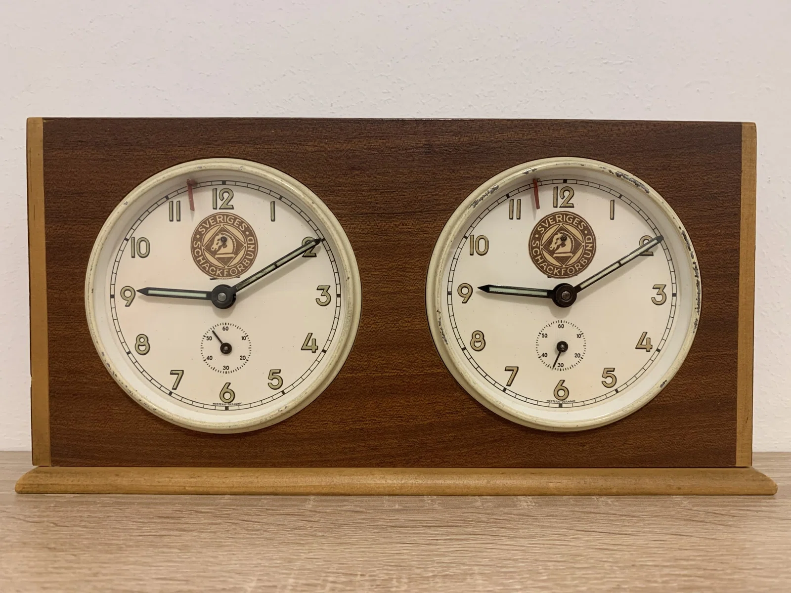 Pink Push-Bar Chess Clock
