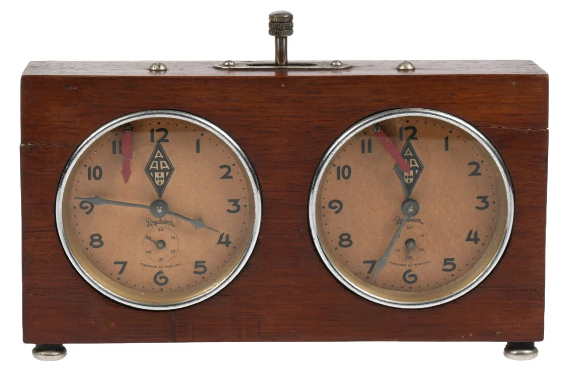 AAA–Reguladora Chess Clock