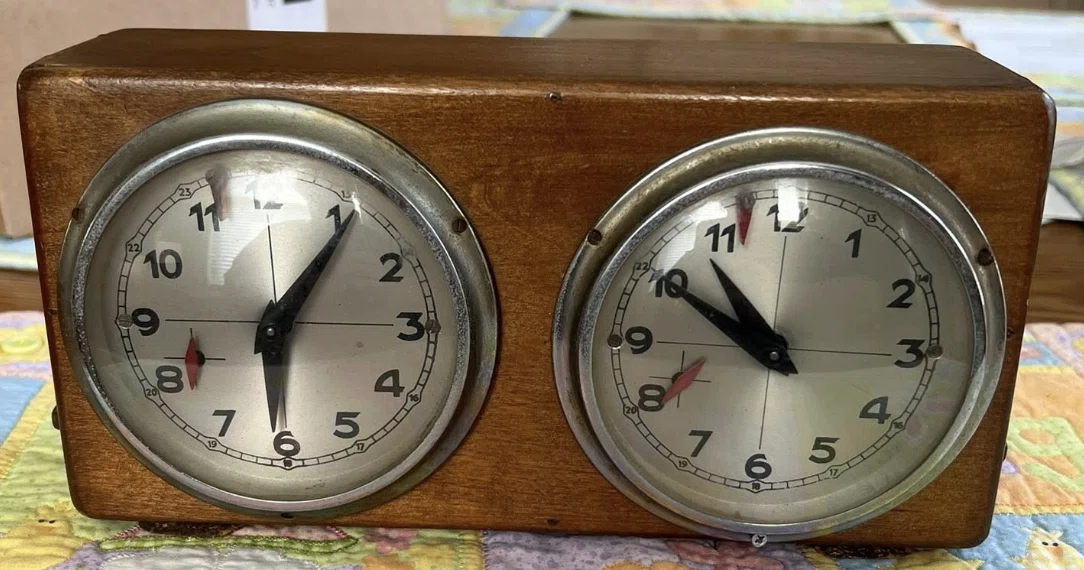 J. Juan Pastor Chess Clock