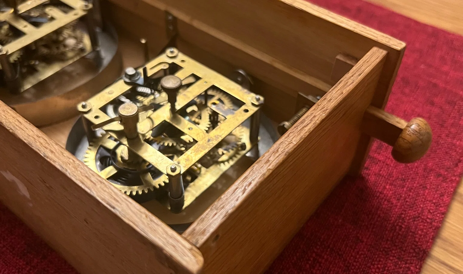 Swedish Clock: Direct Sliding Bar Inside