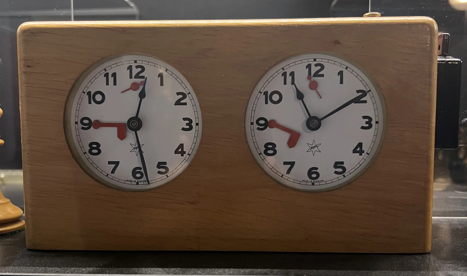Alpha Model 1005: A Tournament Clock With a Second Job